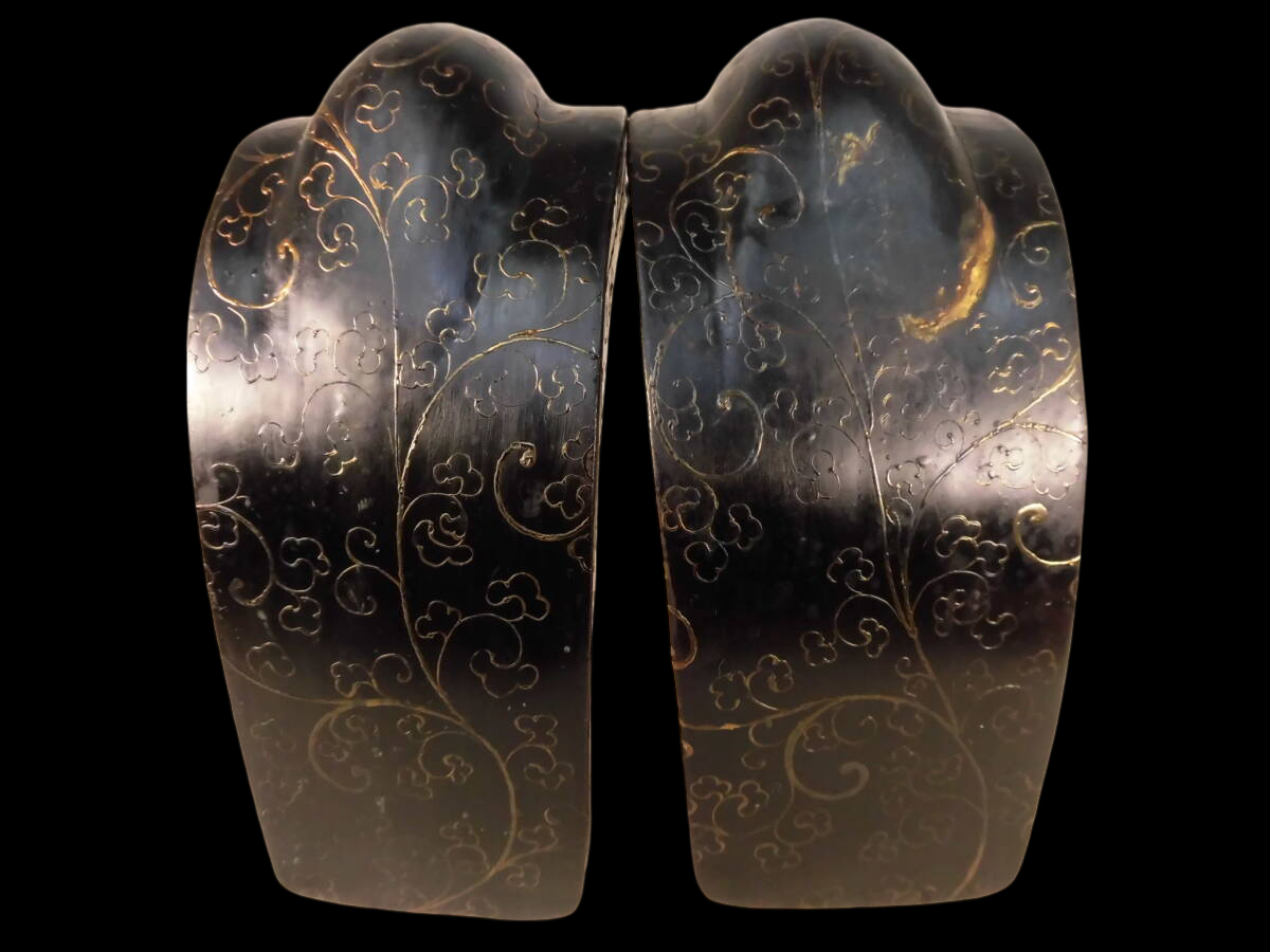 Edo‑Period Lacquered Abumi Stirrup Pair with Hawk Motif — Samurai Horse Gear, Gold Inlay Accents