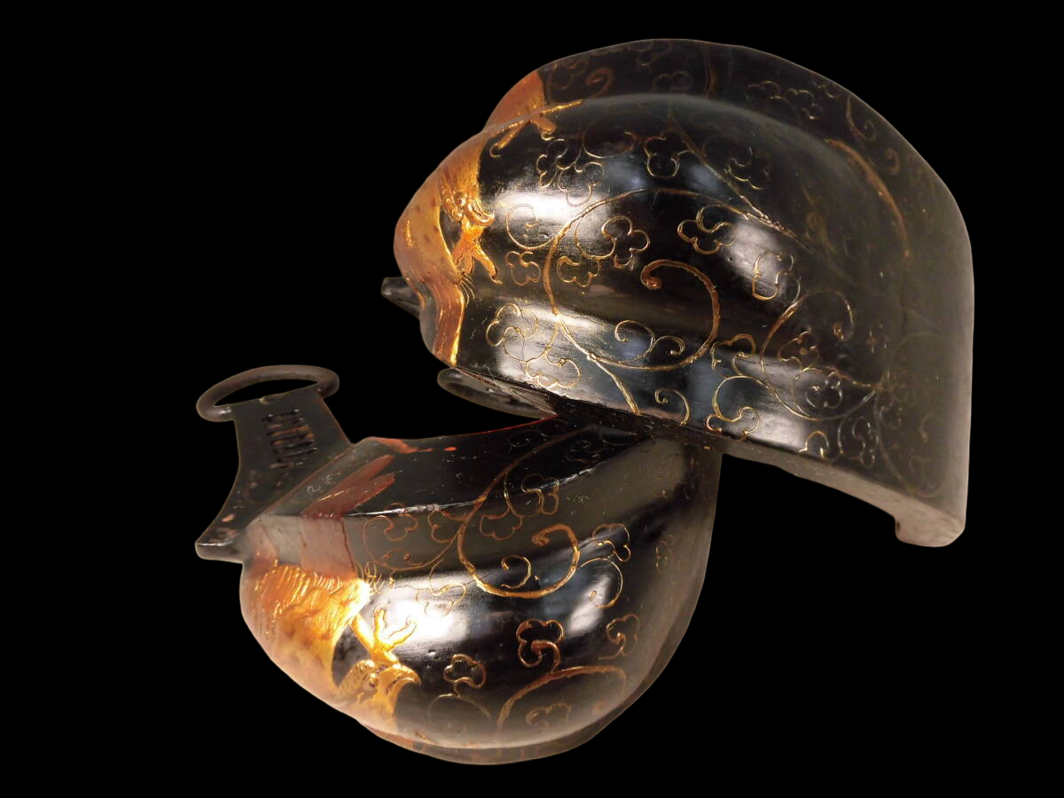 Edo‑Period Lacquered Abumi Stirrup Pair with Hawk Motif — Samurai Horse Gear, Gold Inlay Accents