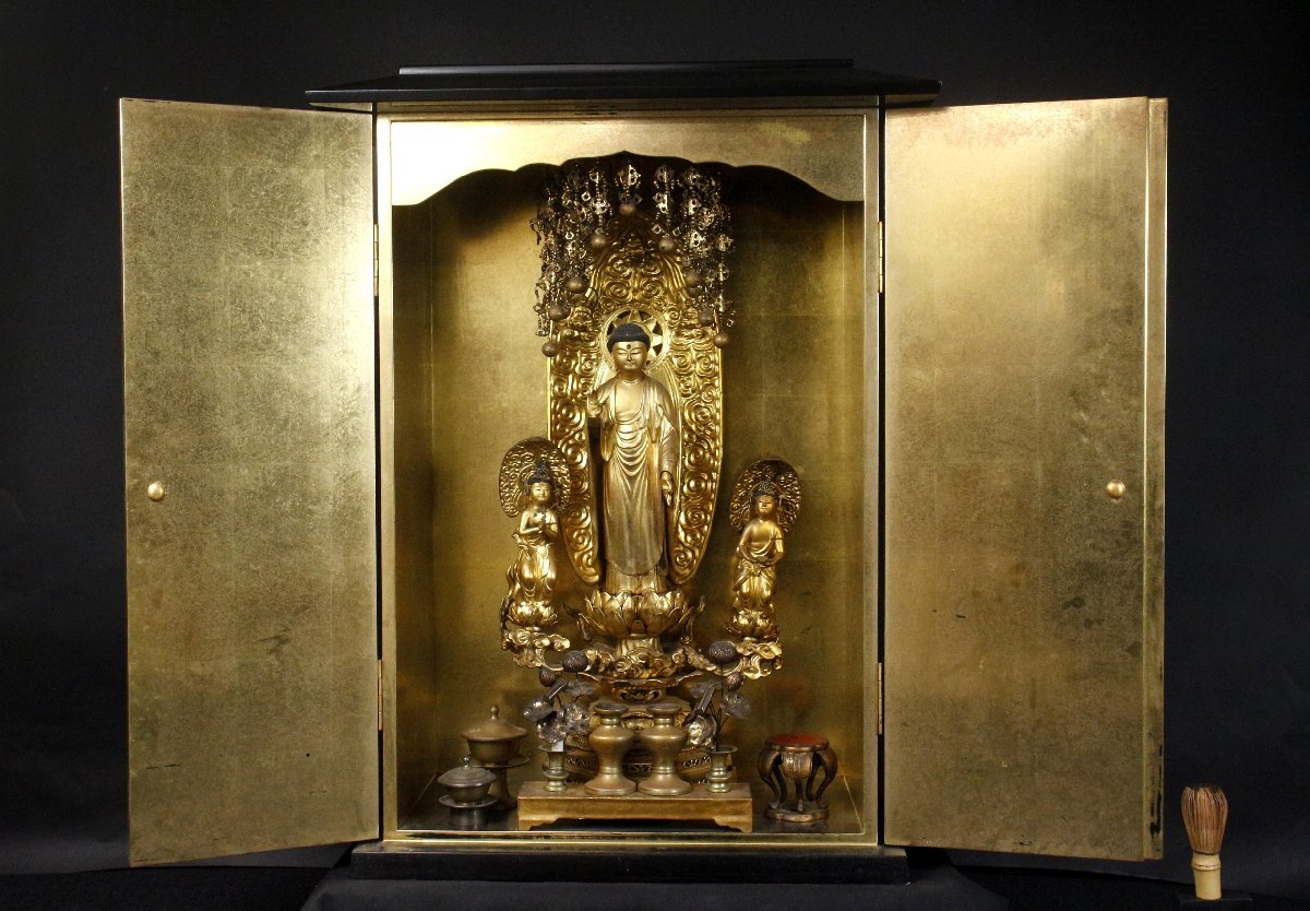 Extra-Large 70cm Giltwood Amida Sanzon Triad Zushi (Gyokugan Eyes) — Black Lacquer Portable Shrine, Edo-Period Style, Museum-Grade Butsuzo