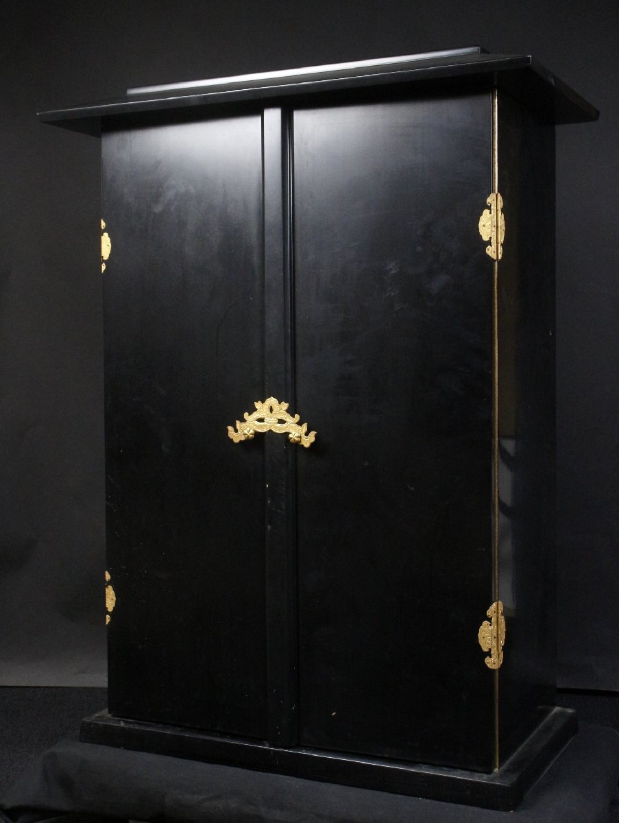 Extra-Large 70cm Giltwood Amida Sanzon Triad Zushi (Gyokugan Eyes) — Black Lacquer Portable Shrine, Edo-Period Style, Museum-Grade Butsuzo