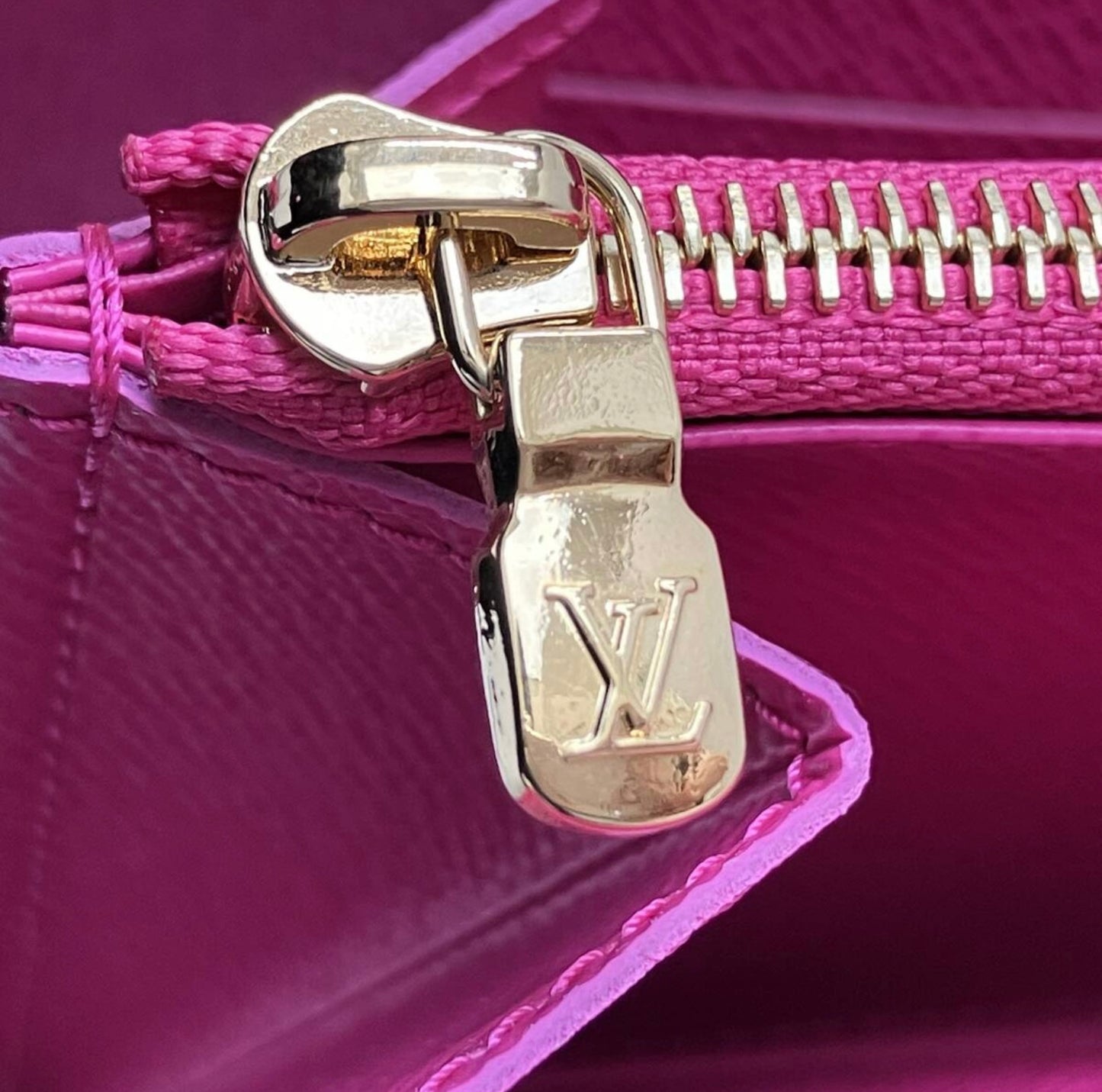 Louis Vuitton × Takashi Murakami Multicolor Zippy Wallet White M13922 Japan Limited | LV × TM Collaboration Collectible Long Wallet