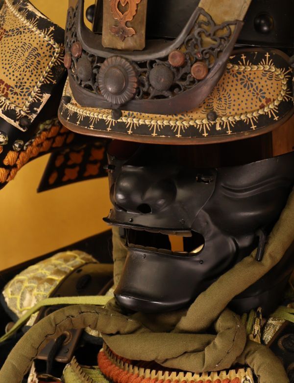 Full-Scale Samurai Armor Display (Kabuto & Gusoku Set) — Modern Japanese Armor, Menpo Mask, Helmet Stand Included