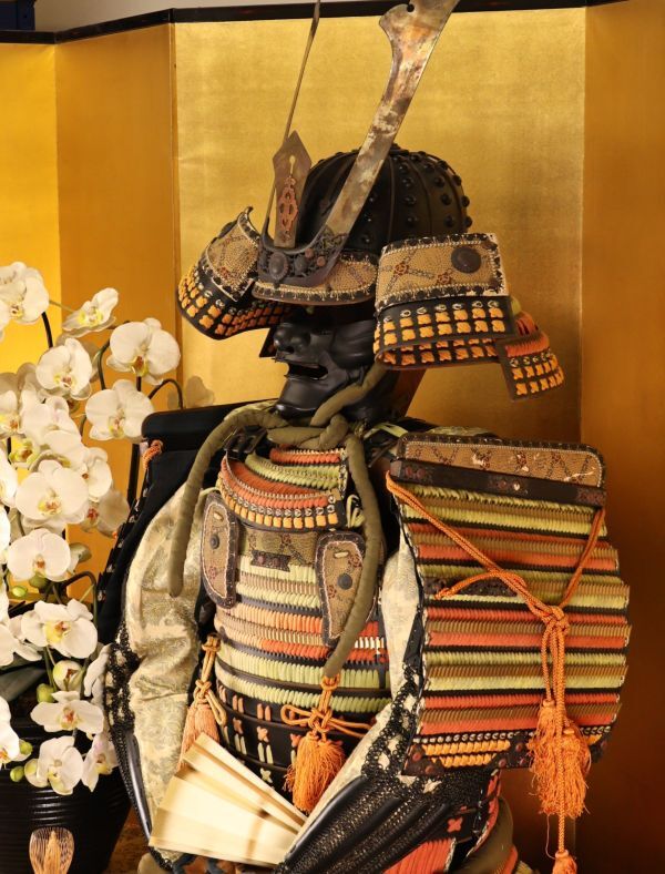 Full-Scale Samurai Armor Display (Kabuto & Gusoku Set) — Modern Japanese Armor, Menpo Mask, Helmet Stand Included