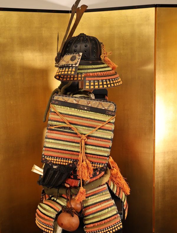 Full-Scale Samurai Armor Display (Kabuto & Gusoku Set) — Modern Japanese Armor, Menpo Mask, Helmet Stand Included