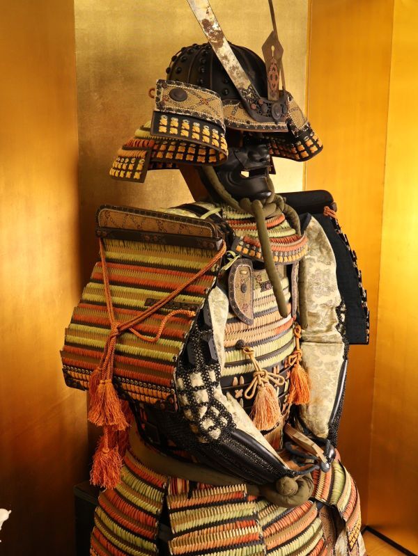 Full-Scale Samurai Armor Display (Kabuto & Gusoku Set) — Modern Japanese Armor, Menpo Mask, Helmet Stand Included
