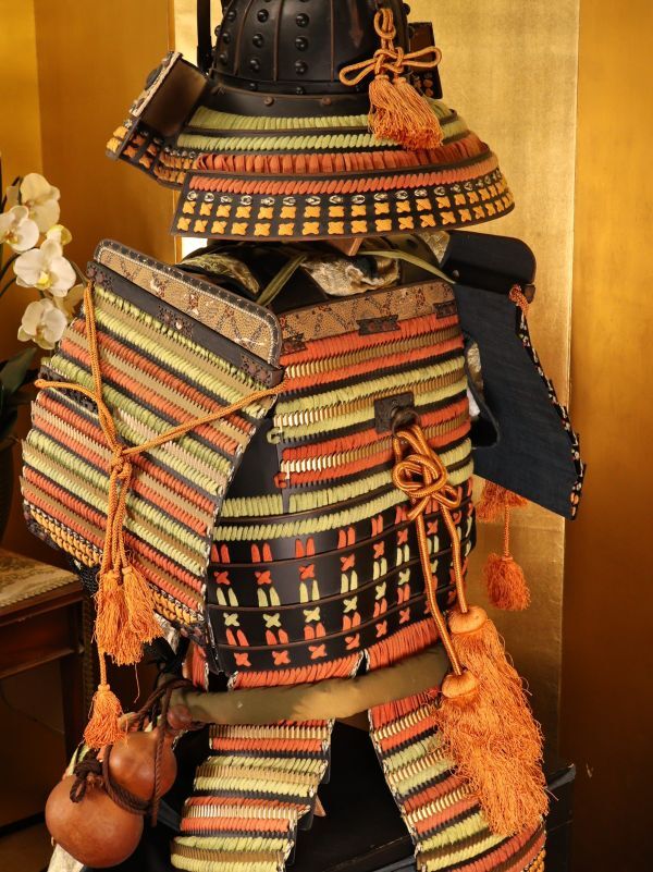 Full-Scale Samurai Armor Display (Kabuto & Gusoku Set) — Modern Japanese Armor, Menpo Mask, Helmet Stand Included