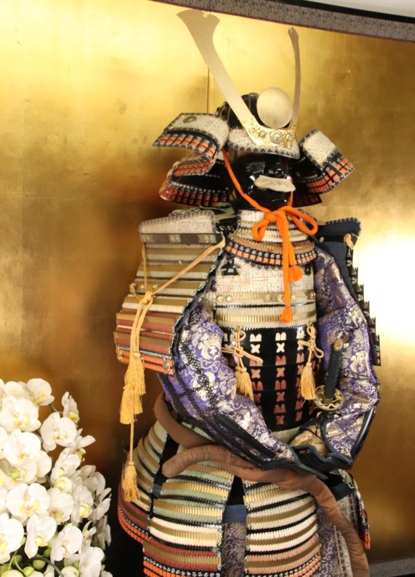 Full-Scale Samurai Armor Display (Kabuto & Gusoku Set) — Black-Lacquer Plates, Orange Silk Lacing, Helmet Stand Included (Modern Japanese Display Armor)