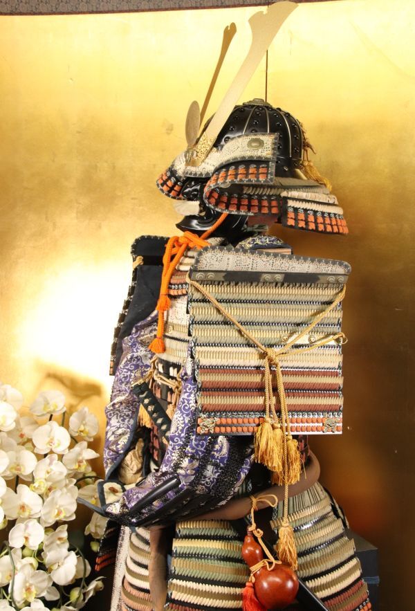 Full-Scale Samurai Armor Display (Kabuto & Gusoku Set) — Black-Lacquer Plates, Orange Silk Lacing, Helmet Stand Included (Modern Japanese Display Armor)