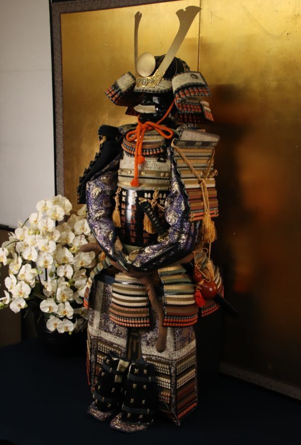 Full-Scale Samurai Armor Display (Kabuto & Gusoku Set) — Black-Lacquer Plates, Orange Silk Lacing, Helmet Stand Included (Modern Japanese Display Armor)