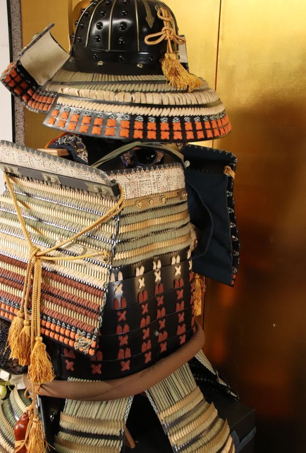 Full-Scale Samurai Armor Display (Kabuto & Gusoku Set) — Black-Lacquer Plates, Orange Silk Lacing, Helmet Stand Included (Modern Japanese Display Armor)