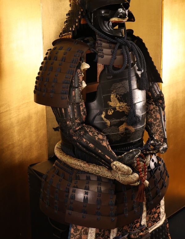 Full-Size Samurai Yoroi Armor with Kabuto Helmet | Antique-Style Gusoku Display Armor | Japanese Samurai Armor & Yoroi
