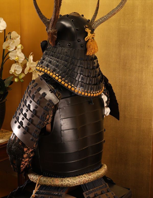 Full-Size Samurai Yoroi Armor with Kabuto Helmet | Antique-Style Gusoku Display Armor | Japanese Samurai Armor & Yoroi