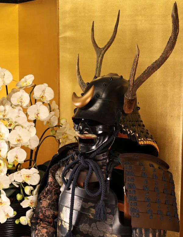 Full-Size Samurai Yoroi Armor with Kabuto Helmet | Antique-Style Gusoku Display Armor | Japanese Samurai Armor & Yoroi