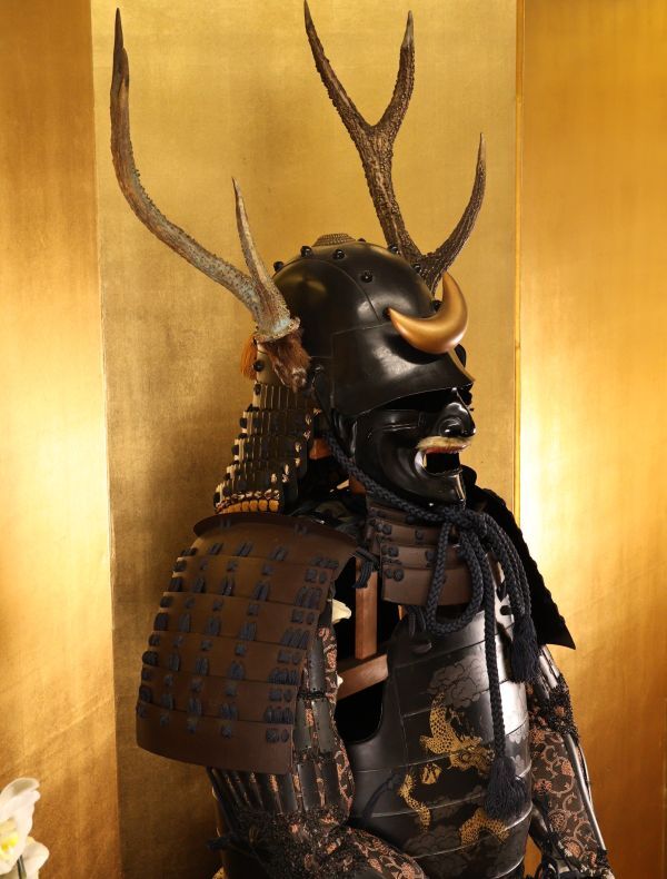 Full-Size Samurai Yoroi Armor with Kabuto Helmet | Antique-Style Gusoku Display Armor | Japanese Samurai Armor & Yoroi