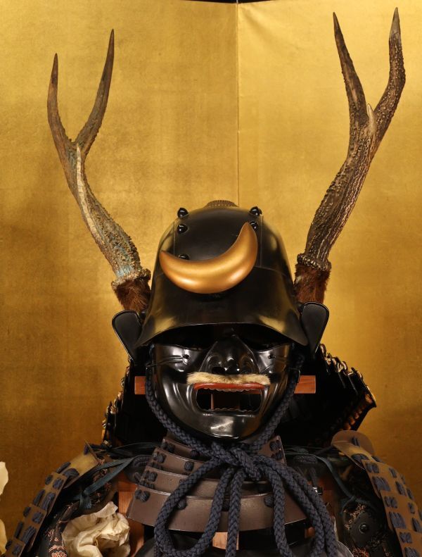 Full-Size Samurai Yoroi Armor with Kabuto Helmet | Antique-Style Gusoku Display Armor | Japanese Samurai Armor & Yoroi