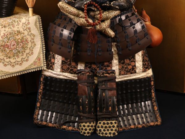 Full-Size Samurai Yoroi Armor with Kabuto Helmet | Antique-Style Gusoku Display Armor | Japanese Samurai Armor & Yoroi