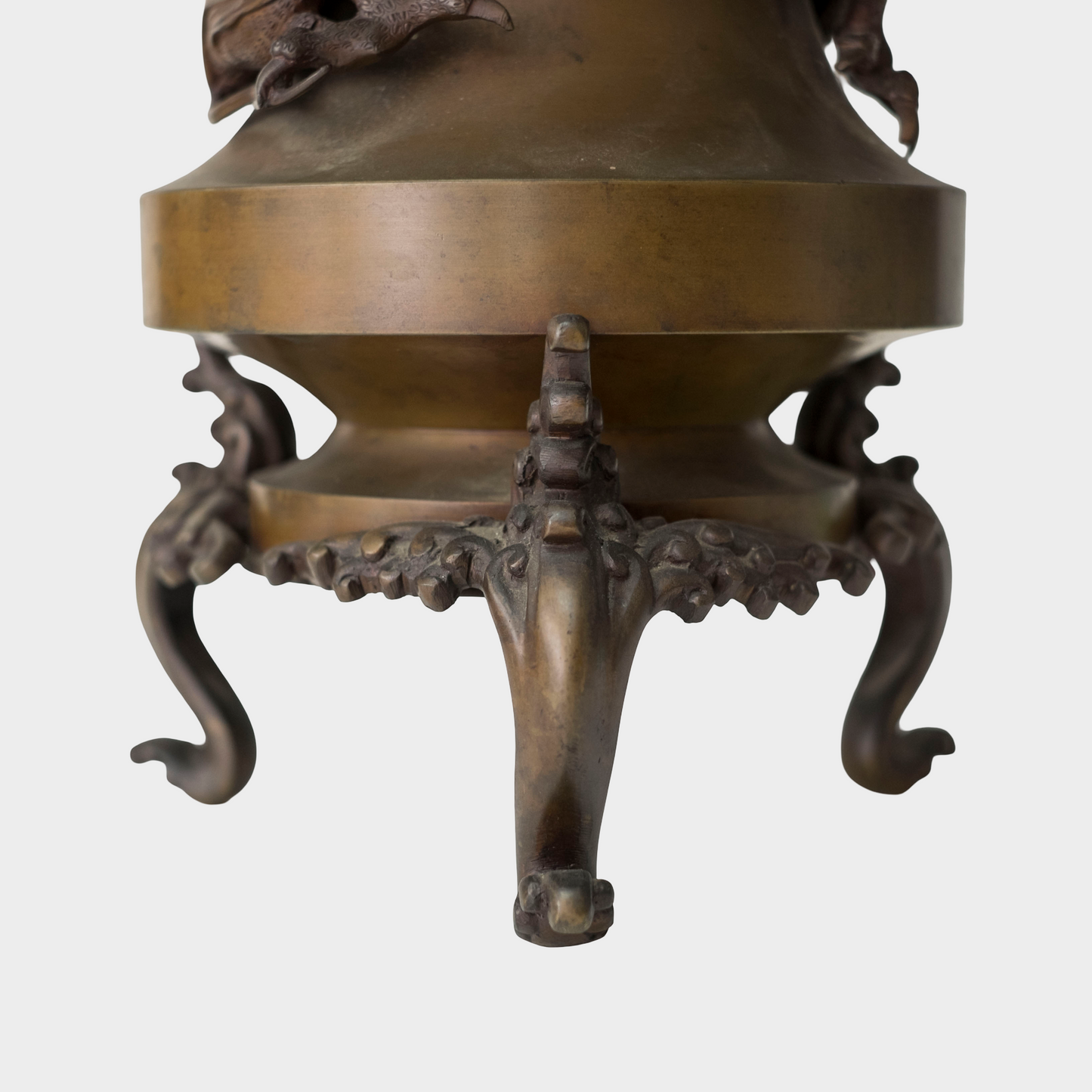 Japanese Bronze Usubata Ikebana Vessel with High-Relief Dragon | Edo–Meiji Period Sculptural Metalwork
