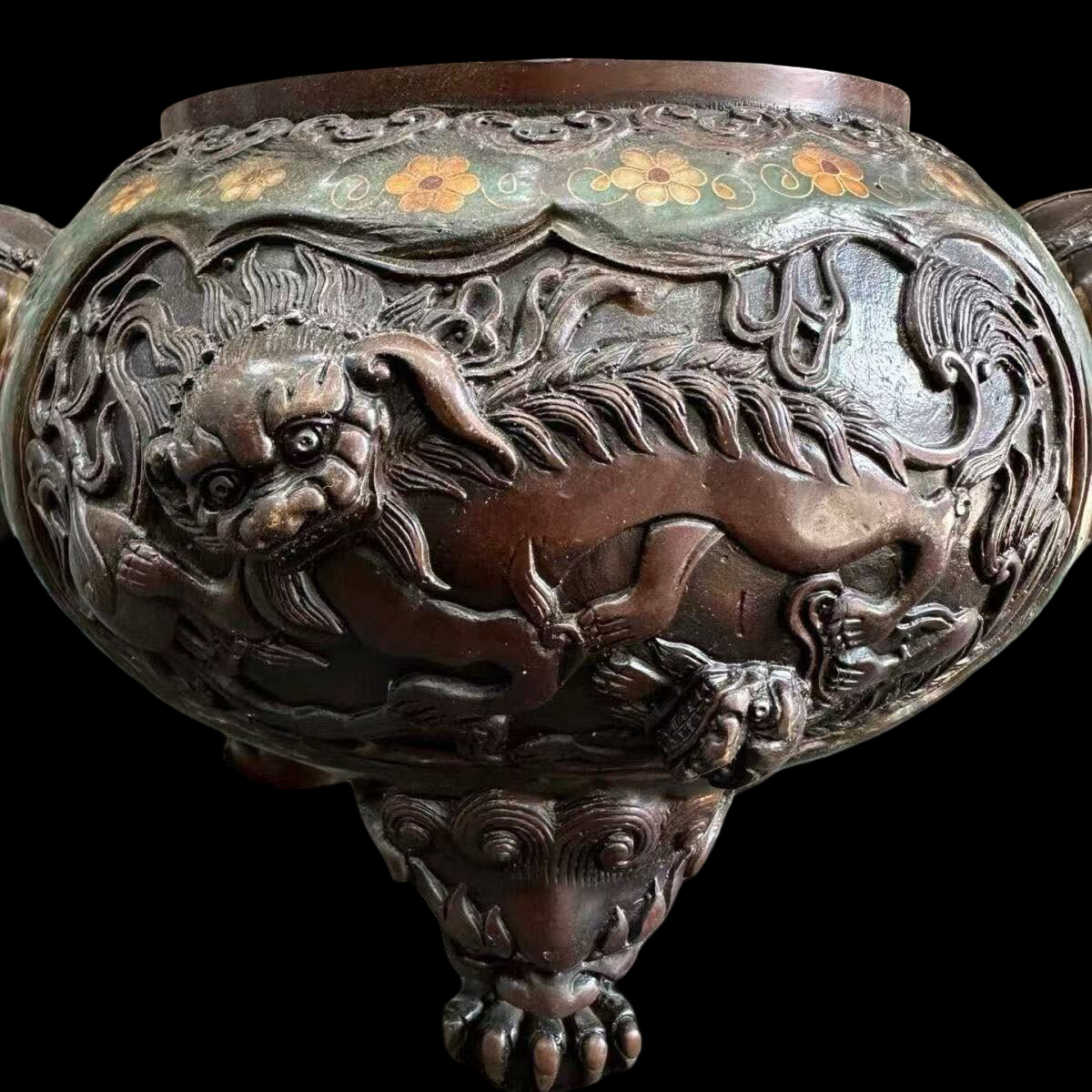 Heavy Bronze Chinese Cloisonné-Style Shishi Censer — Guardian Lion Incense Burner with Enamel Floral Dome Lid, 29 cm, 5.3 kg (Old-Collection Decorative Arts)