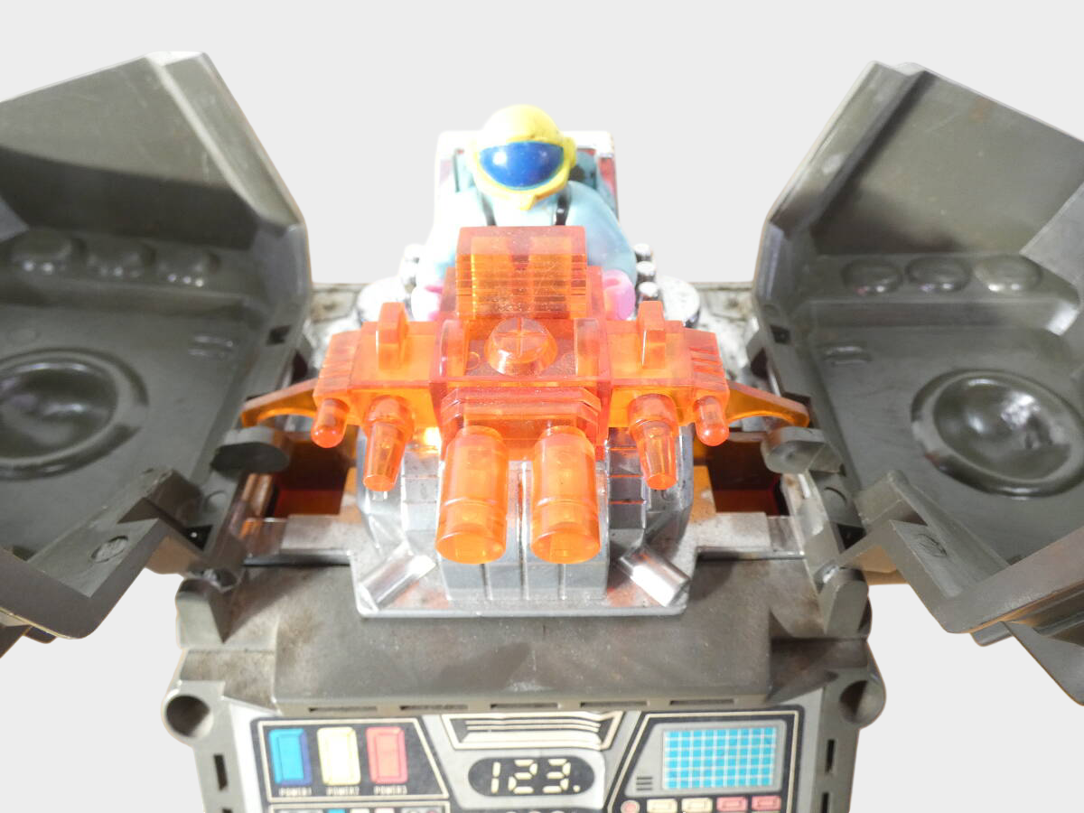 Horikawa COSMIC FIGHTER Electric Robot Japan — 1970s Showa Plastic Space Robot (Display)
