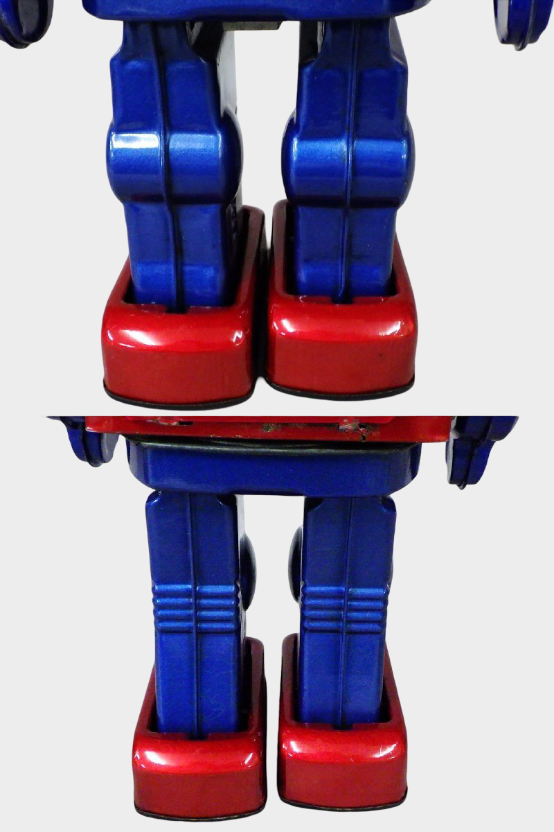 Horikawa NEW SPACE KING Tin Robot Japan — Showa Battery Robot with Light-Up Chest