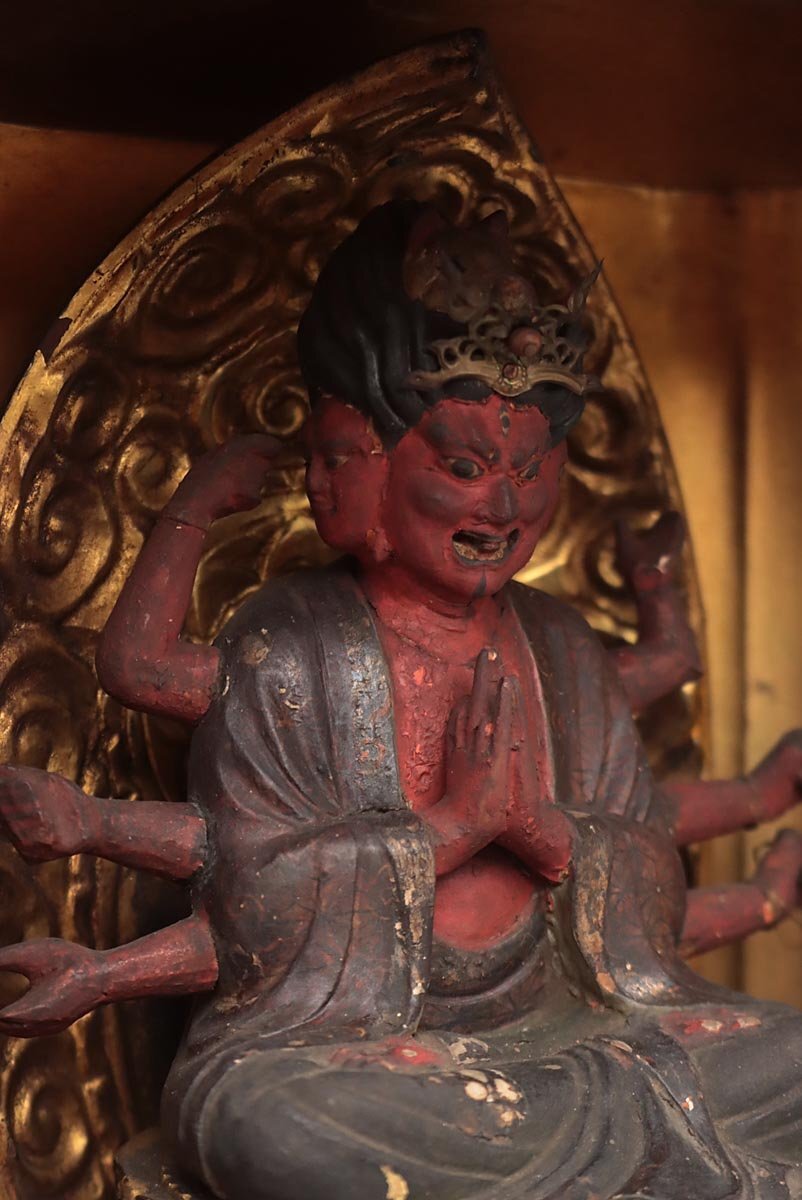 Bato Kannon Zushi (Horse-Head Kannon) — Eight-Armed Polychrome Wood Image | Edo-Period Esoteric Protector | Portable Shrine Cabinet (37.4 cm)