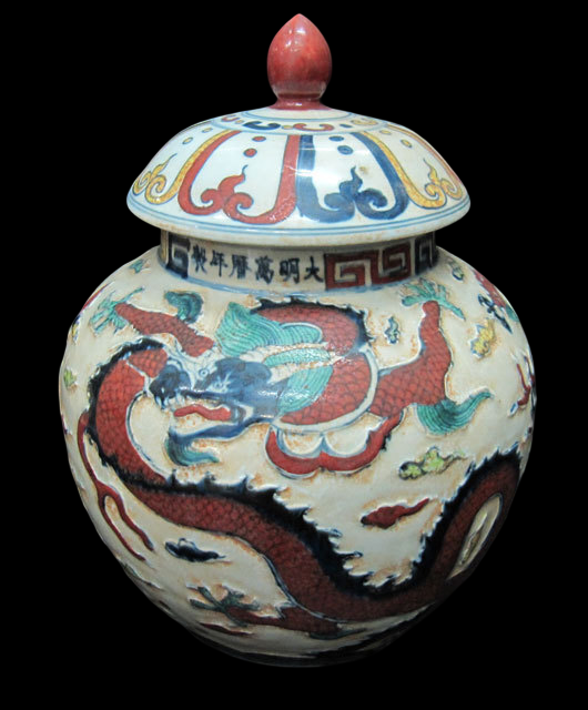 Imperial-Style Chinese Dragon Jar with Lid — Polychrome Porcelain — 30 cm Lidded Decorative Vessel