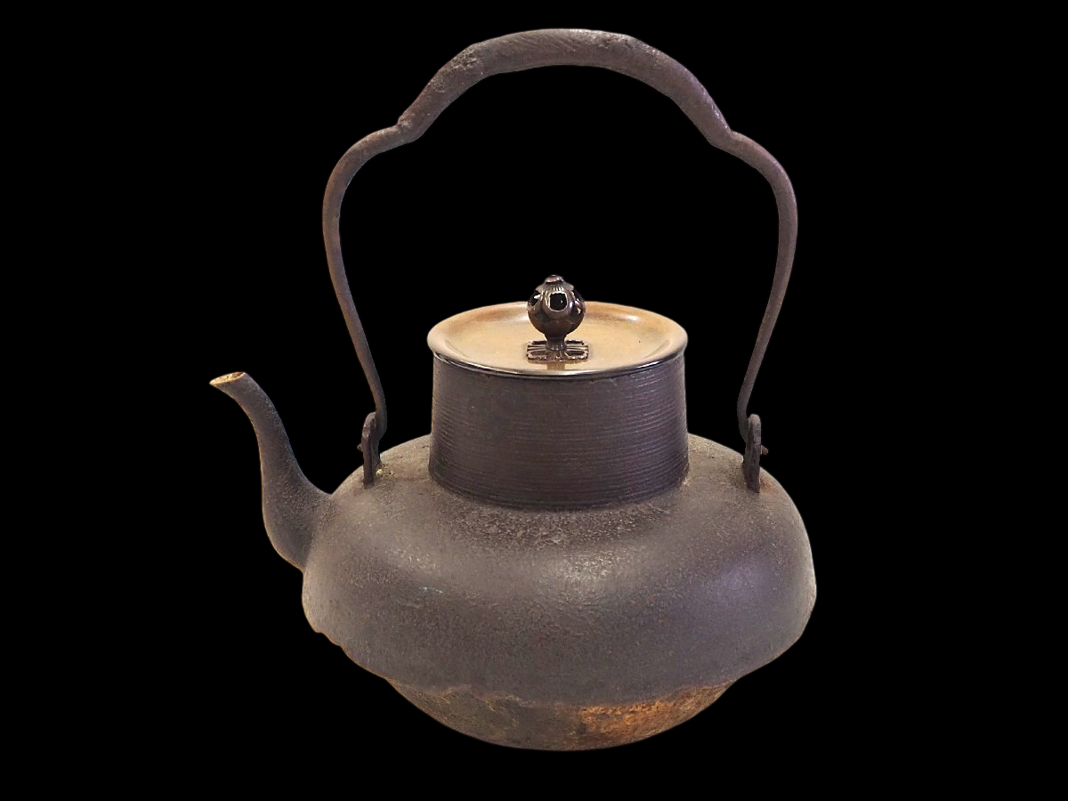 Japanese Cast-Iron Tetsubin Tea Kettle with Copper Lid and Tomobako, Master-Style Ironware, Leak-Tested