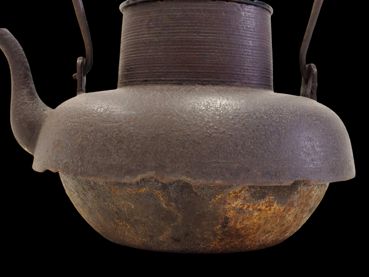 Japanese Cast-Iron Tetsubin Tea Kettle with Copper Lid and Tomobako, Master-Style Ironware, Leak-Tested