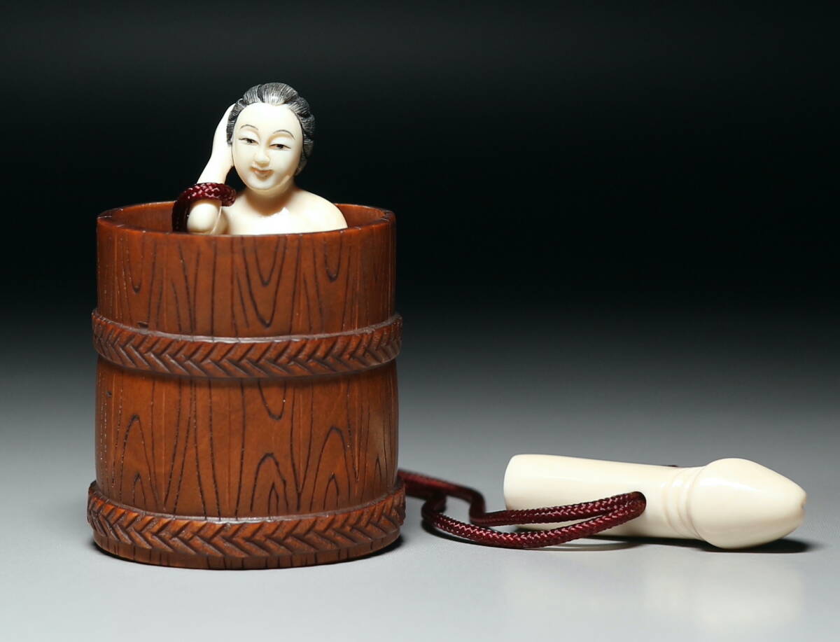 Japanese Erotic Netsuke Figure with Bath Tub — Concealed Shunga Ivory Ensemble, Mammoth Tusk, Showa Period