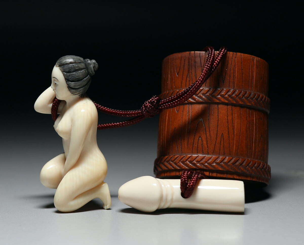 Japanese Erotic Netsuke Figure with Bath Tub — Concealed Shunga Ivory Ensemble, Mammoth Tusk, Showa Period