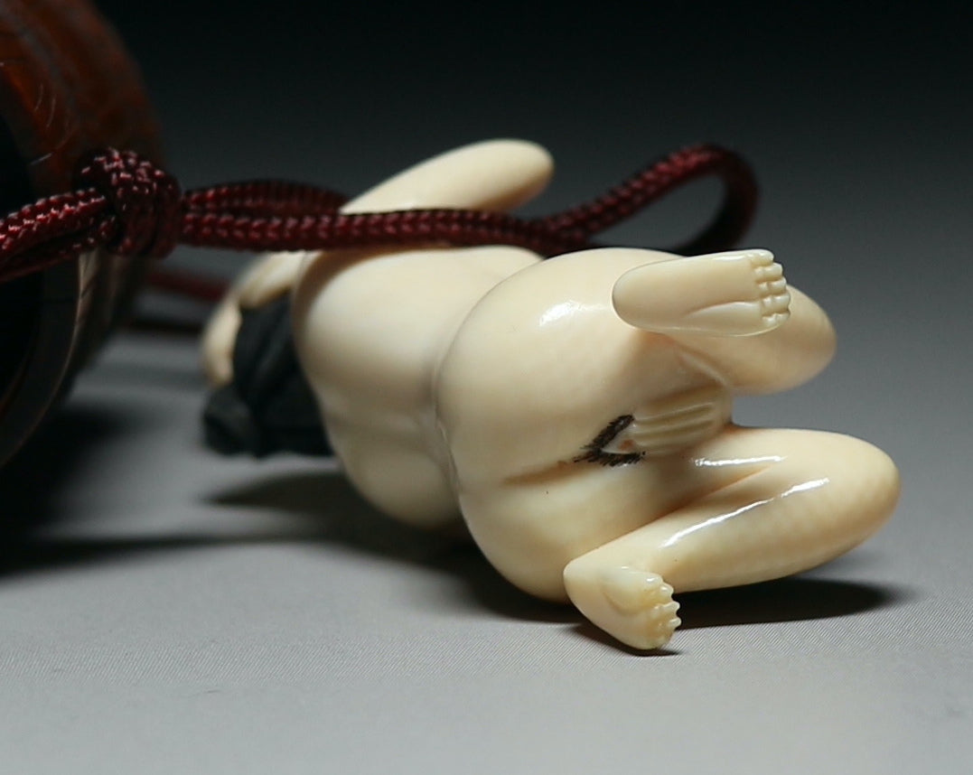 Japanese Erotic Netsuke Figure with Bath Tub — Concealed Shunga Ivory Ensemble, Mammoth Tusk, Showa Period