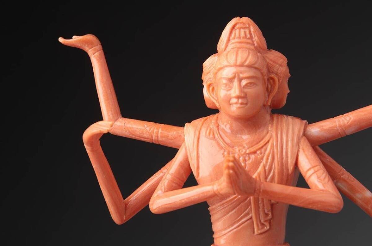 Japanese Red Coral Avalokiteshvara (Kannon Bosatsu) Sculpture by Kumazawa Kizan, Artisan Buddhist Carving with Original Case