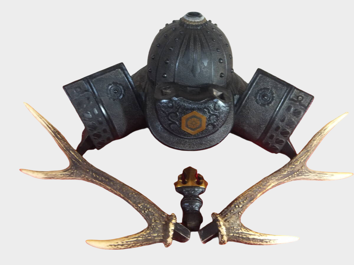 Japanese Samurai Kabuto Sword Stand | Antler Crest Helmet Display | Armor Interior Decor