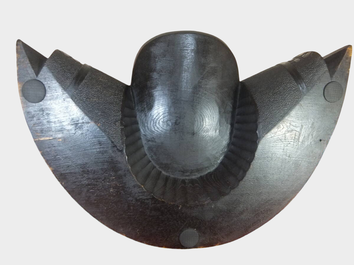 Japanese Samurai Kabuto Sword Stand | Antler Crest Helmet Display | Armor Interior Decor