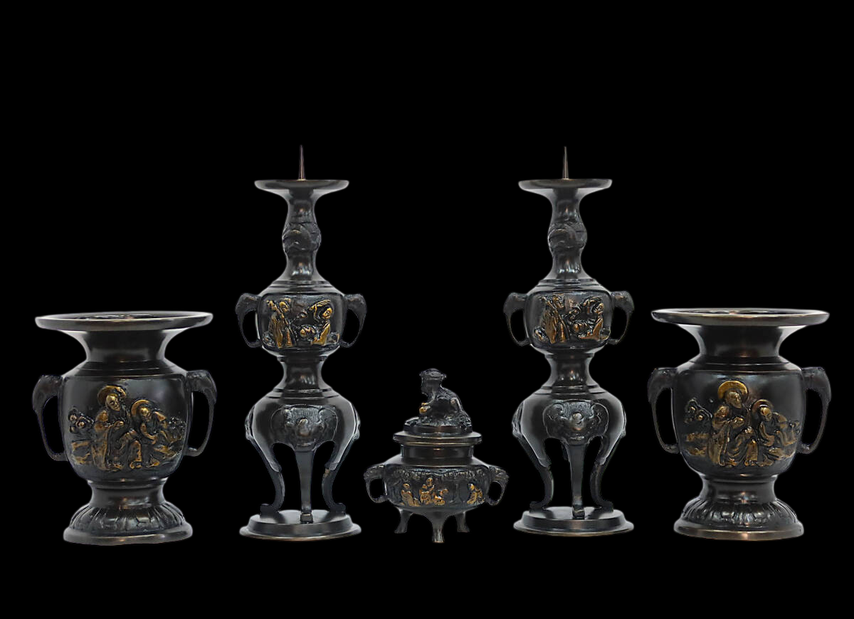 Jōdo Shinshū Gosoku Altar Set — Five‑Piece Ritual Implements — Antique‑Style Blackened Metal with Gold Relief — Japanese Buddhist Temple Furnishings