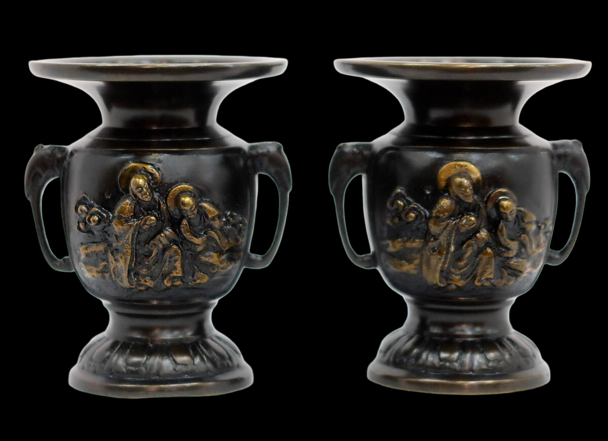 Jōdo Shinshū Gosoku Altar Set — Five‑Piece Ritual Implements — Antique‑Style Blackened Metal with Gold Relief — Japanese Buddhist Temple Furnishings