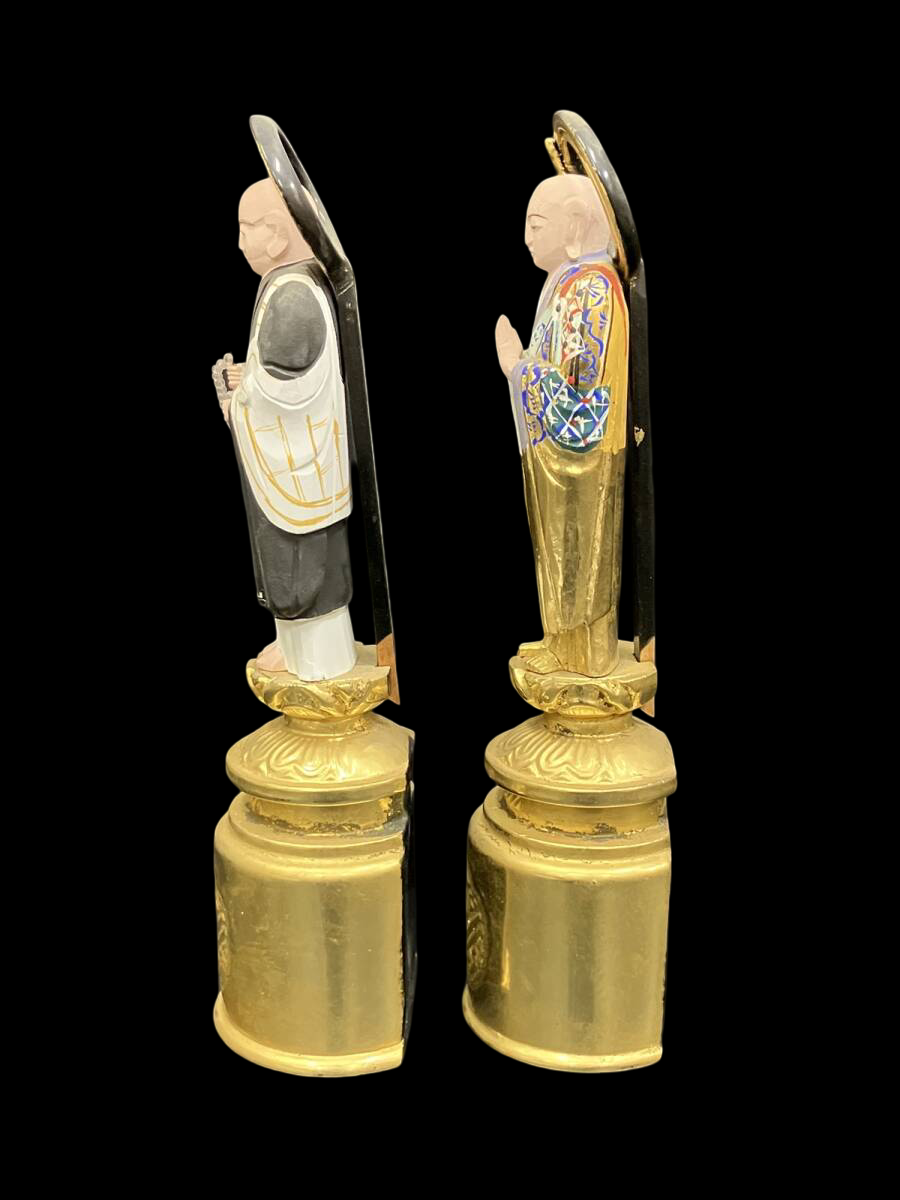 Jodo Shinshu Triad Set — Amida Nyorai with Founder & Lineage Buddhist Monk Figures (Polychrome Wood + Gilt) — Compact Altar-Ready Ensemble for Domestic Sanctuary