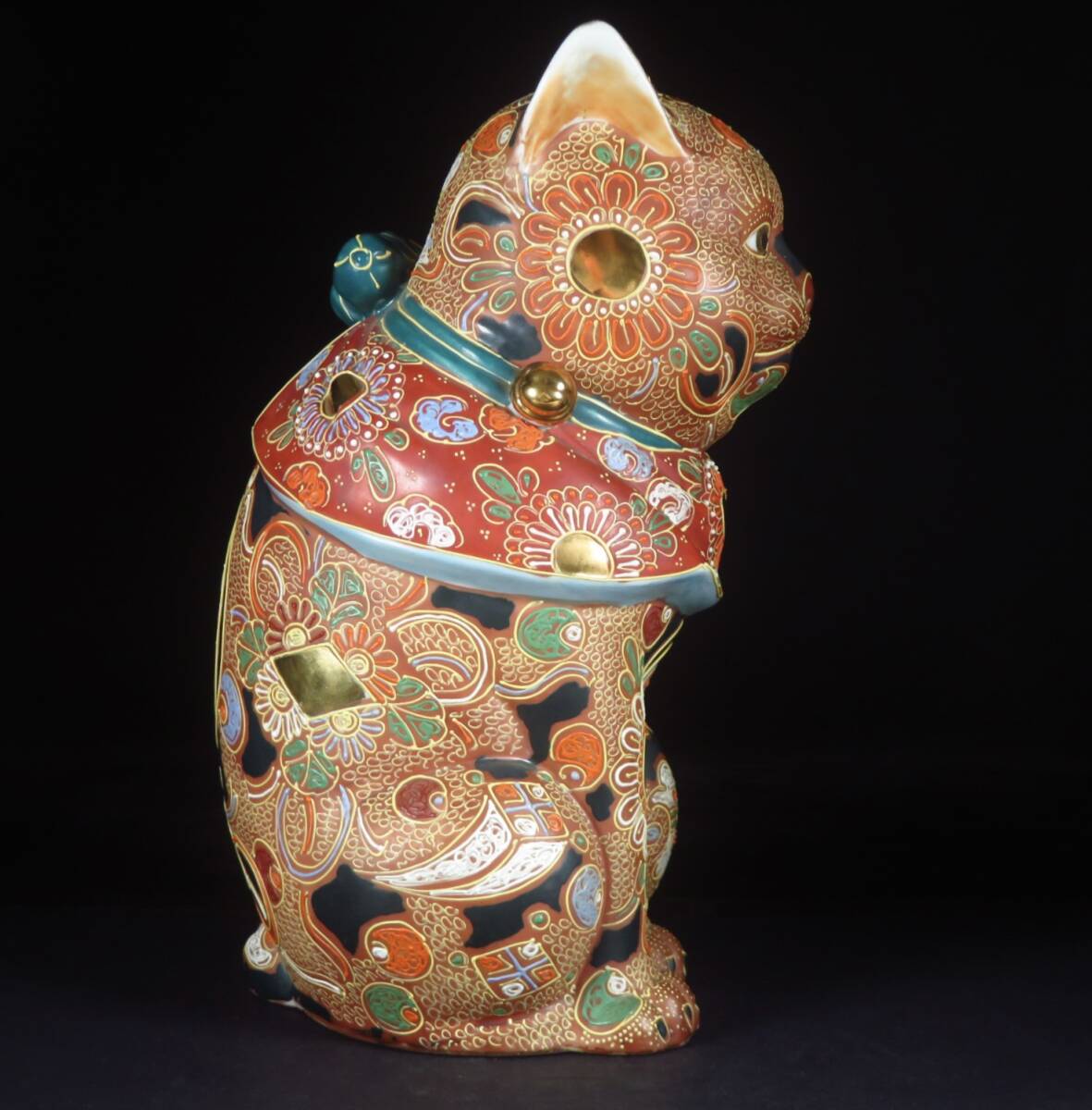 Kutani Ware Polychrome & Gilt Maneki Neko Lucky Cat — Monumental 31 cm Japanese Ceramic Folk Icon, Display-Grade Presence