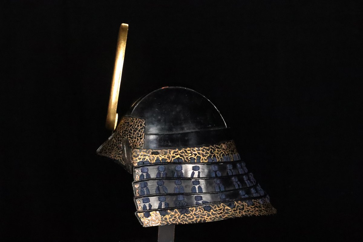 Edo-Period Honka Iron Kabuto | Black Lacquer Bowl | Carved Wooden Crest Set with Gilt “Kuwagata” Form | Samurai Helmet Artifact