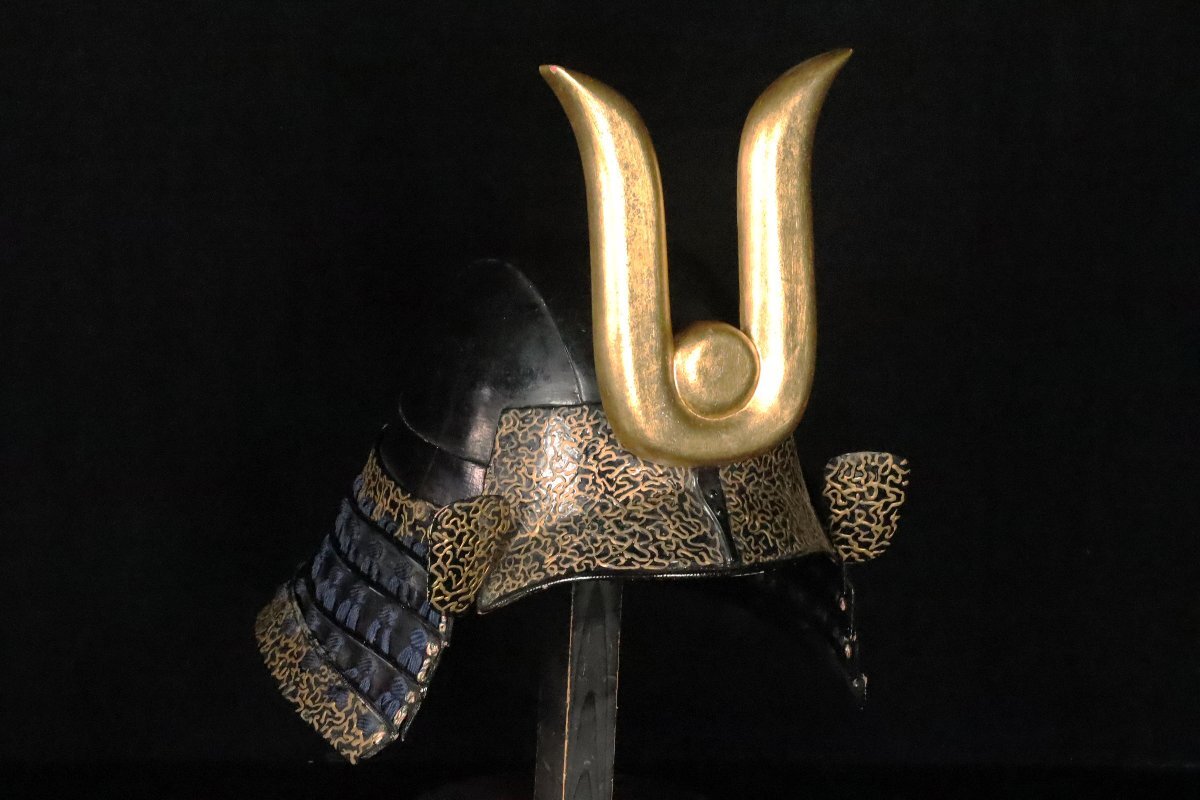 Edo-Period Honka Iron Kabuto | Black Lacquer Bowl | Carved Wooden Crest Set with Gilt “Kuwagata” Form | Samurai Helmet Artifact