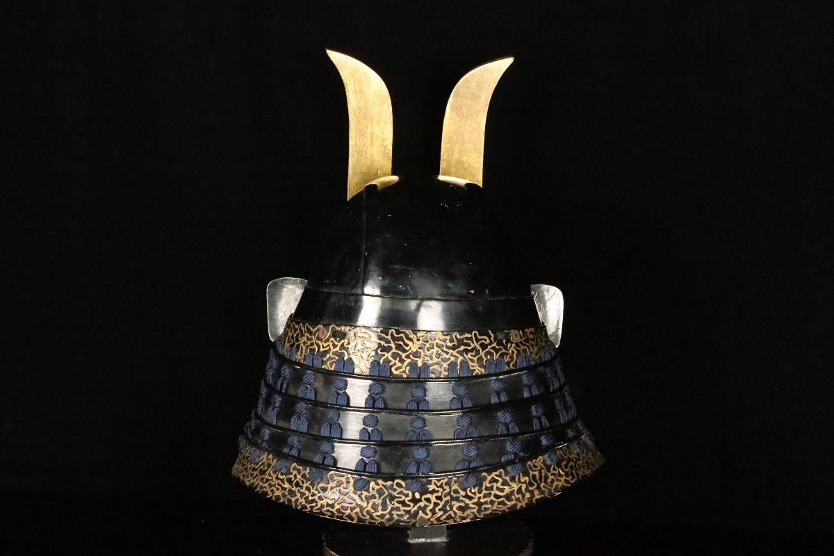 Edo-Period Honka Iron Kabuto | Black Lacquer Bowl | Carved Wooden Crest Set with Gilt “Kuwagata” Form | Samurai Helmet Artifact