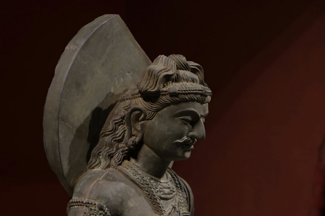 Kushan-Era Gandhara Grey Schist Standing Bodhisattva (Maitreya-Type), Abhaya Gesture, Relief Base Narrative, Monumental 107cm Stone Sculpture (2nd–3rd c.)