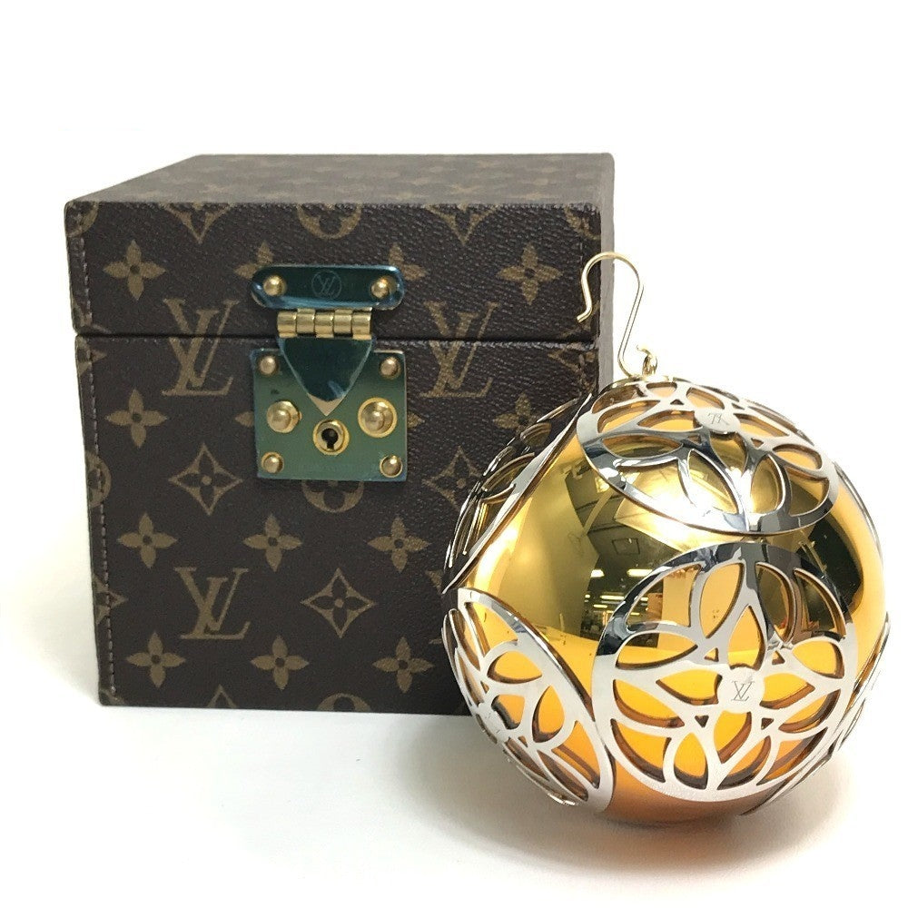LOUIS VUITTON M47005 Holiday Ornament Ball + Monogram Trunk Case — Collectible Objet d’Art (Gold × Silver) [Pre-Owned]