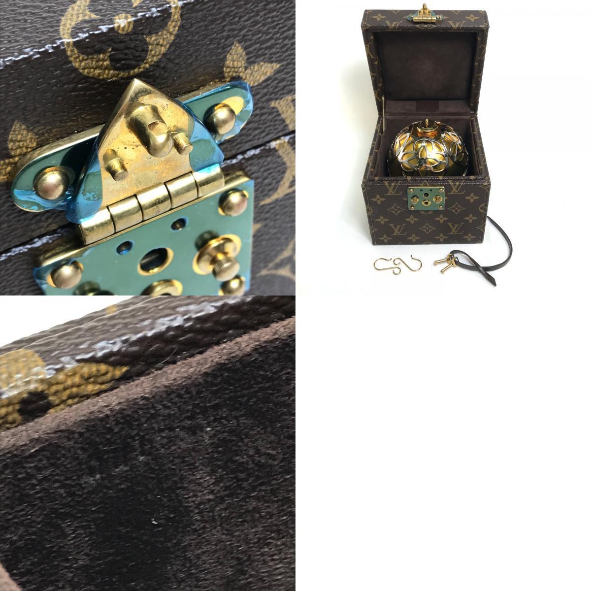 LOUIS VUITTON M47005 Holiday Ornament Ball + Monogram Trunk Case — Collectible Objet d’Art (Gold × Silver) [Pre-Owned]