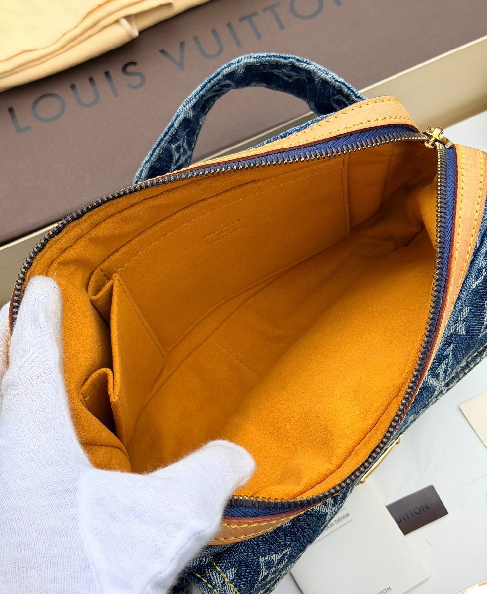 Louis Vuitton Bum Bag M95347 in Blue Monogram Denim, Natural Cowhide, Gold-Tone Push-Lock, 2007