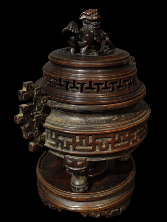 Large Bronze Tripod Censer with Shishi Lid Finial — Openwork Stand Incense Burner, Meiji-to-Showa Antique-Style Metalwork (27 cm)