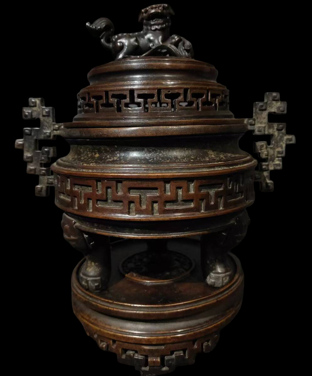 Large Bronze Tripod Censer with Shishi Lid Finial — Openwork Stand Incense Burner, Meiji-to-Showa Antique-Style Metalwork (27 cm)