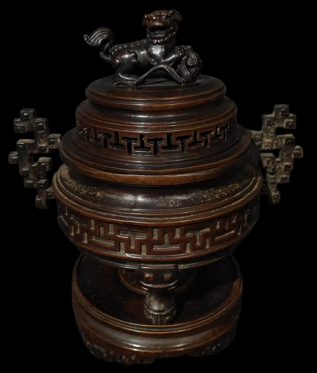 Large Bronze Tripod Censer with Shishi Lid Finial — Openwork Stand Incense Burner, Meiji-to-Showa Antique-Style Metalwork (27 cm)