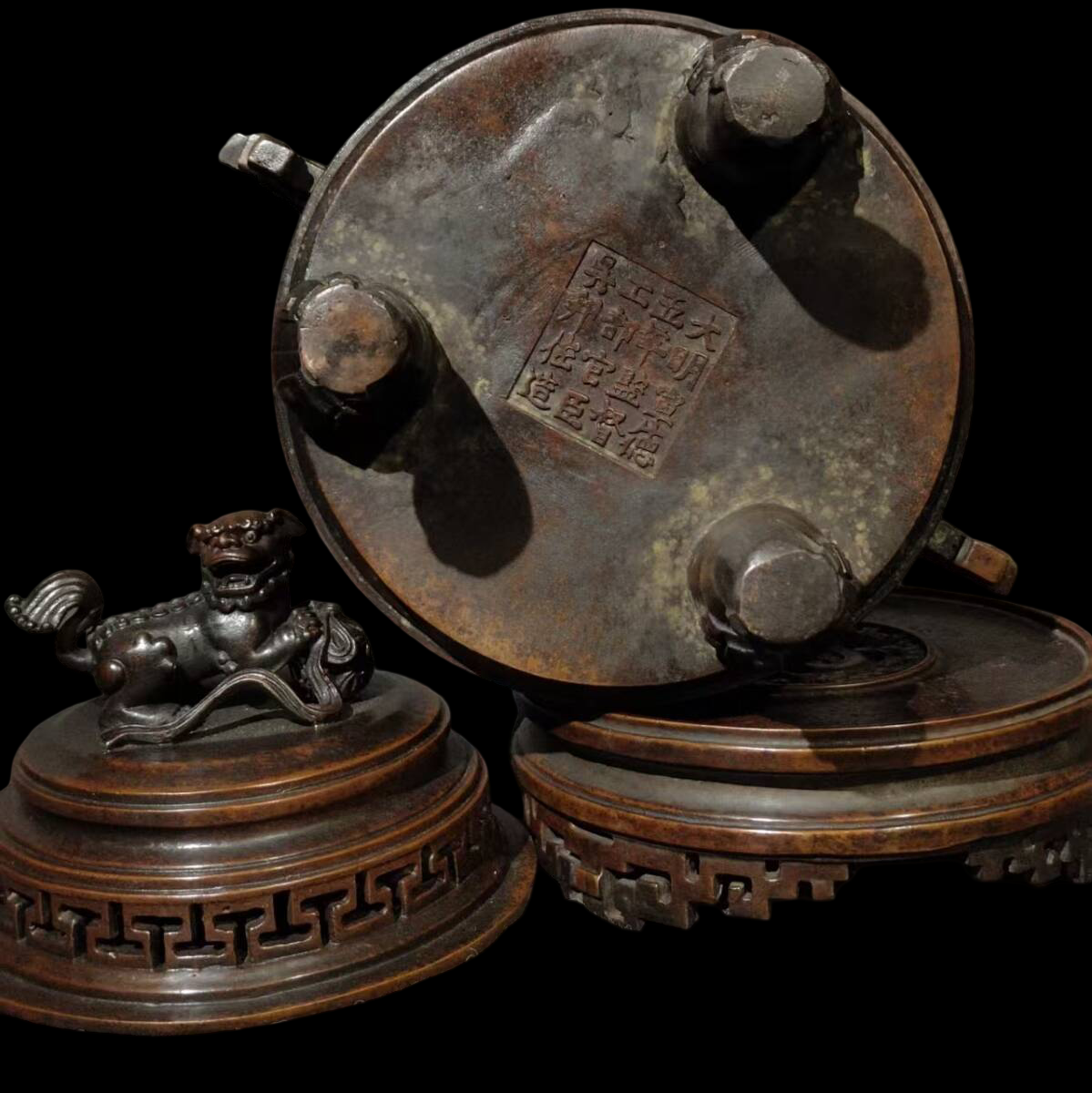 Large Bronze Tripod Censer with Shishi Lid Finial — Openwork Stand Incense Burner, Meiji-to-Showa Antique-Style Metalwork (27 cm)