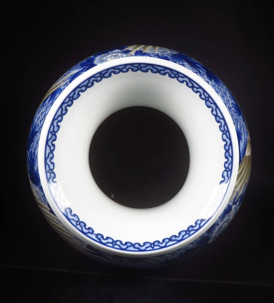 Large Japanese Blue & White Crane Vase — Hand-Painted Porcelain Floor Vessel — Showa-Era Decorative Ceramic